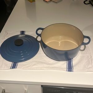 Le Creuset Dutch Oven in Blue 4.5 QT Round Dutch Oven